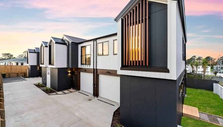 Modern Townhouse – Prime Massey / Royal Height... - Photo 5
