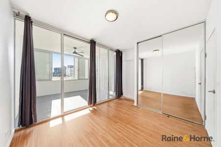 Spacious Dual-Level 2 Bed Apartment with Water Views & Resort-Style Facilities - Photo 4