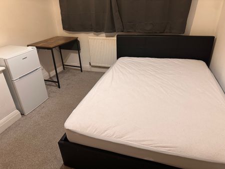 Room in a Shared House, Stanford Road, LU2 - Photo 2