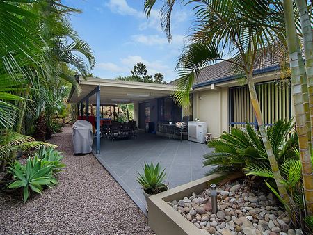 Large Home with Multiple Living Spaces - Photo 4