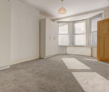 4 bedroom semi-detached house to rent - Photo 5