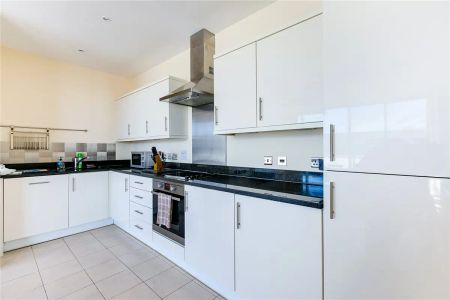 2 bedroom flat in 63-75 Glenthorne Road - Photo 3