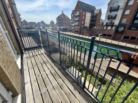 The Piazza - Photo 2