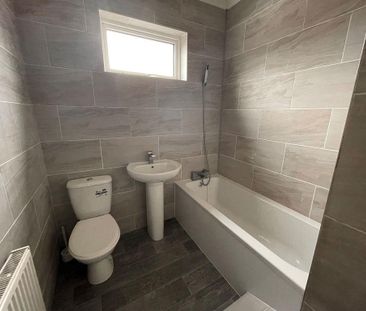 2 bedroom end of terrace house to rent - Photo 5