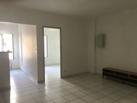 Location Appartement 2 pièces 43m² LA ROCHE CHALAIS 24490 - Photo 2