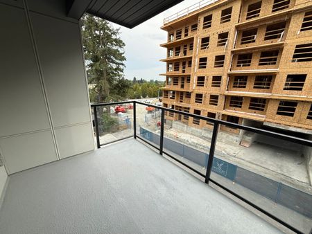 Brand New And Well-Kept Condo - Photo 2