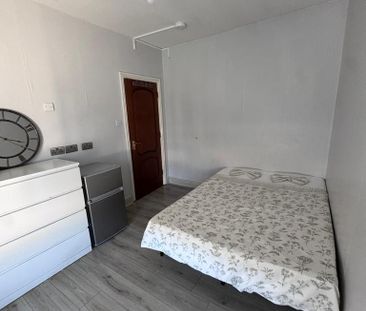 6 bedroom house to rent - Photo 3