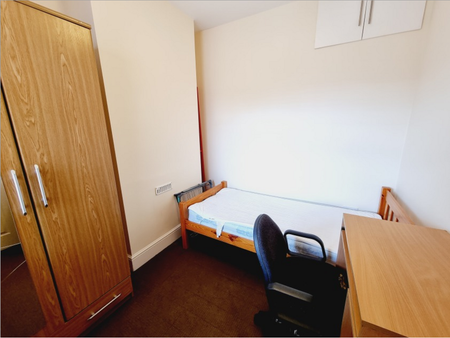 4 Bed Student Accommodation - Photo 2