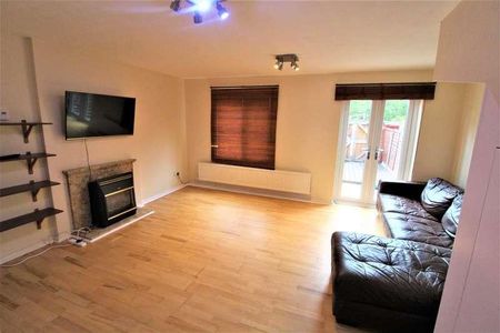 Linton Gardens, Beckton, E6 - Photo 2