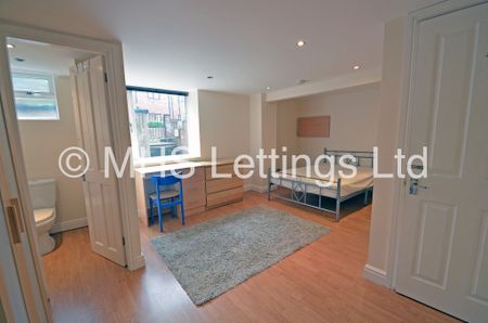 3 Bedroom Mid Terraced House for rent in Beechwood Grove - Photo 5