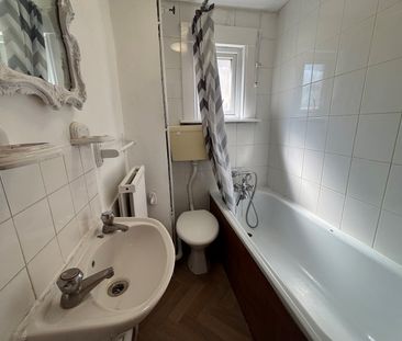 Flat to rent - Grove Vale, London, SE22 - Photo 4