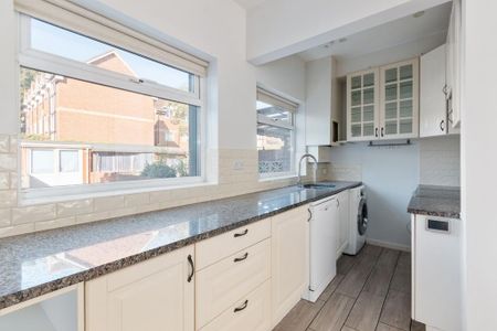 3 bedroom terraced house to rent - Photo 5