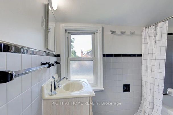 Detached Home For Lease | W9253113 - Photo 1