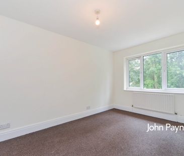 Terraced House to rent - Marmadon Road, London, SE18 - Photo 5