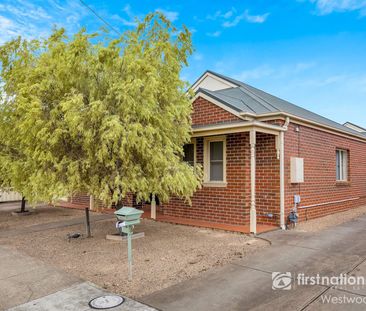 Hogan Knows Best - Photo 4