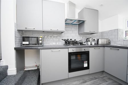 1 bed house share to rent in St. Matthew Street, Burnley, BB11 - Photo 4