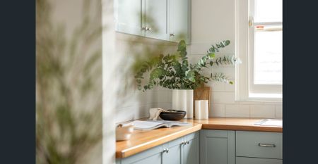 Elevated Art Deco beauty / premier east-side location - Photo 4