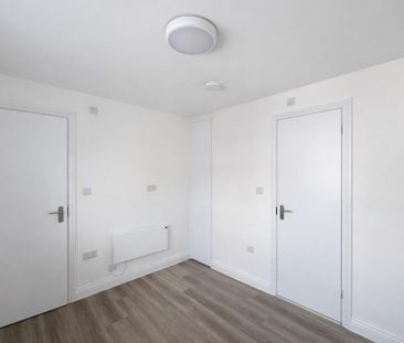 1 bedroom Flat To Let - Photo 3