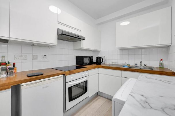Studio to rent - Photo 1