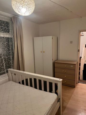 Studio Flat, Lindley Road, E10 - Photo 5