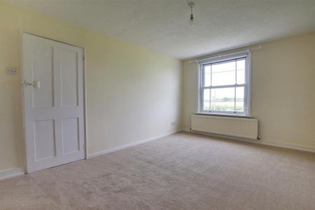 3 bedroom detached house to rent - Photo 2