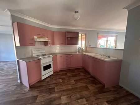 17 Surrey Court Deception Bay - Photo 3