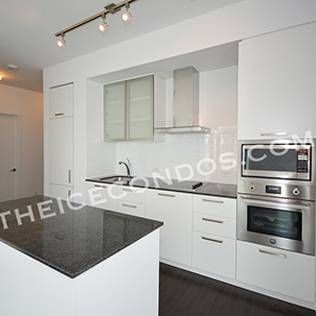 12 YORK STREET - THE ICE CONDOS - 2 BEDROOM W/LAKEVIEWS + PARKING - Photo 1