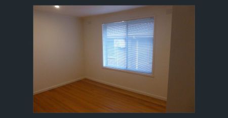 Renovated Villa Opposite Blackburn Lake - Photo 5