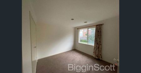 Three Bedroom Townhouse in Premium Position - Photo 4