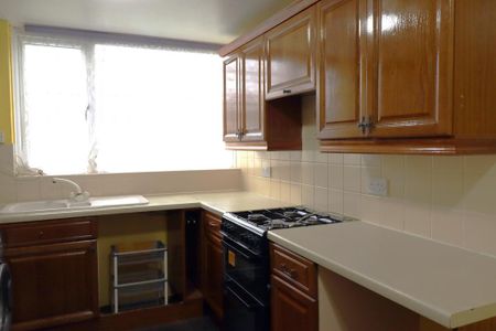 3 bedroom terraced house to rent - Photo 3