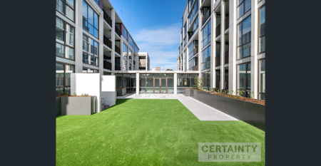 Affordable Luxury in the Heart of Flemington - Photo 4