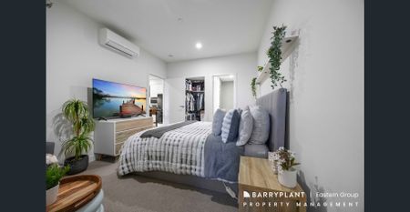Modern Three-Bedroom Apartment with Spacious Outdoor Living - Photo 4