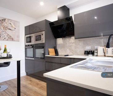 1 bedroom in a house share to rent - Photo 5