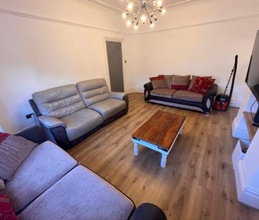 St. Michaels Terrace, Leeds, LS6 - Photo 1