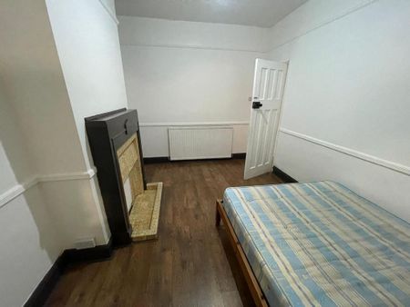 4 bedroom terraced house to rent - Photo 4