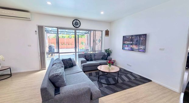 5 Bedroom - 3 Bathroom House for RENT - Photo 1