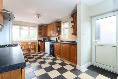 3 bedroom semi-detached house to rent - Photo 4