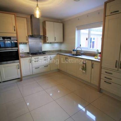 4 bedroom property to rent in Reading - Photo 1