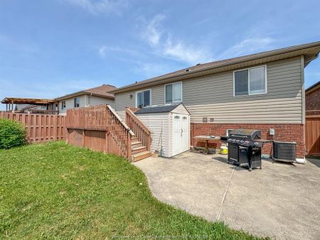 For Lease - 4583 HELSINKI, Windsor, Ontario - Photo 2