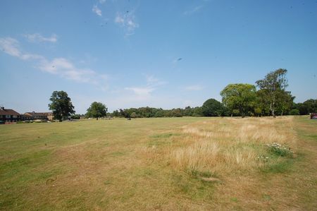 Gold Hill East, Chalfont St. Peter, Buckinghamshire,SL9 - Photo 2