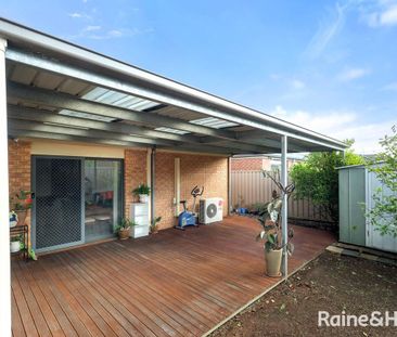 Splendid 3Br Home in Caroline Springs! - Photo 2