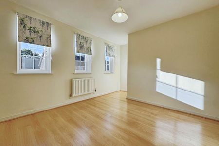 3 bedroom semi-detached house to rent - Photo 2