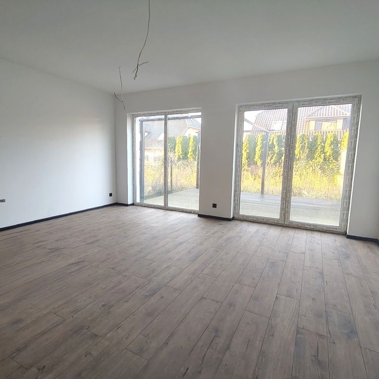 Przestronny dom, idealny dla dużej rodziny! - Photo 1