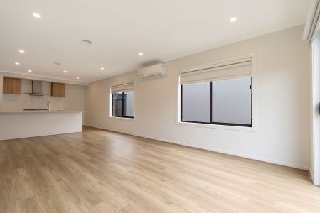 Modern Family Home - Photo 4