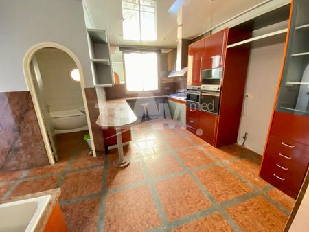 Location Appartement 4 pièces 179m² SETE 34200 - Photo 5