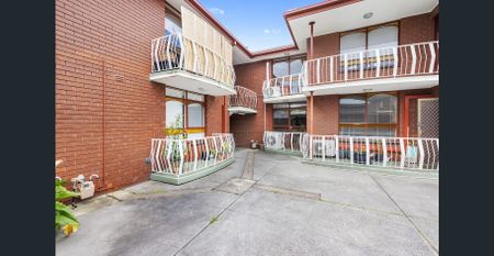 BRIGHT & SPACIOUS TWO BED APARTMENT IN SOUGHT AFTER LOCATION! - Photo 2