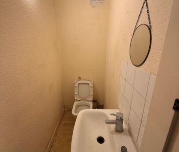 4 bedroom terraced house to rent - Photo 6