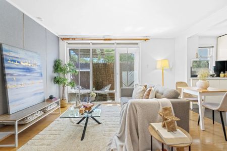 Immaculately Renovated One-Bedroom Apartment in Walk-to-Everything Location - Photo 2