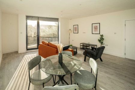 3 bedroom flat to rent - Photo 4