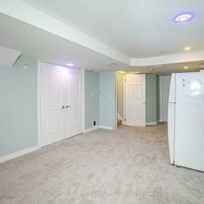 One Bed room basement with big living room for rent - Photo 4